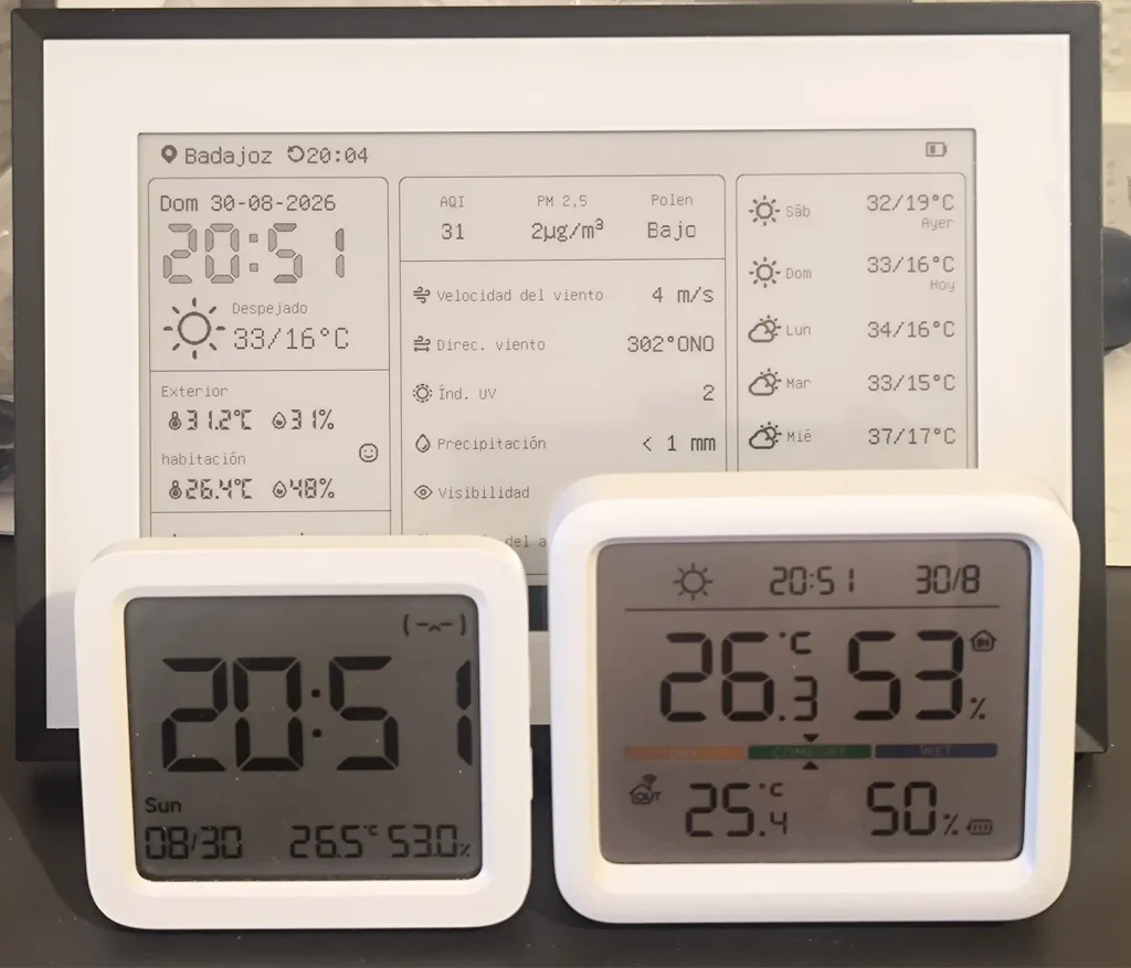Comparativa de temperatura y humedad entre el SwitchBot E-Ink Home Dashboard, un termómetro Xiaomi y un SwitchBot Meter Pro mostrando una diferencia de 0,1°C y 5% de humedad
