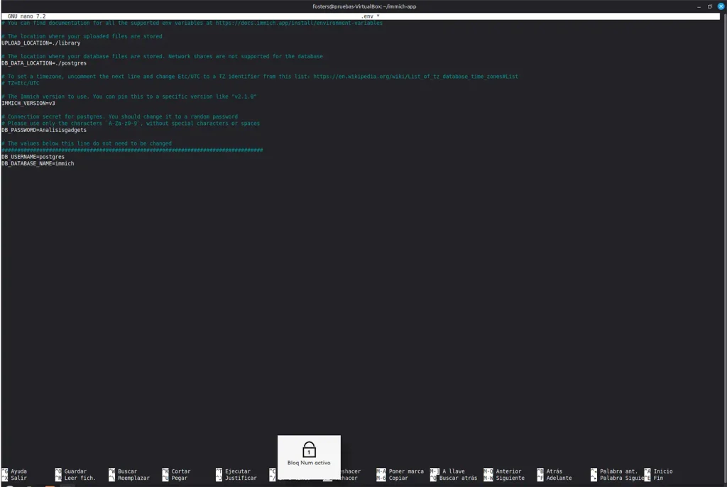 Archivo .env de Immich abierto con nano mostrando las variables de configuración