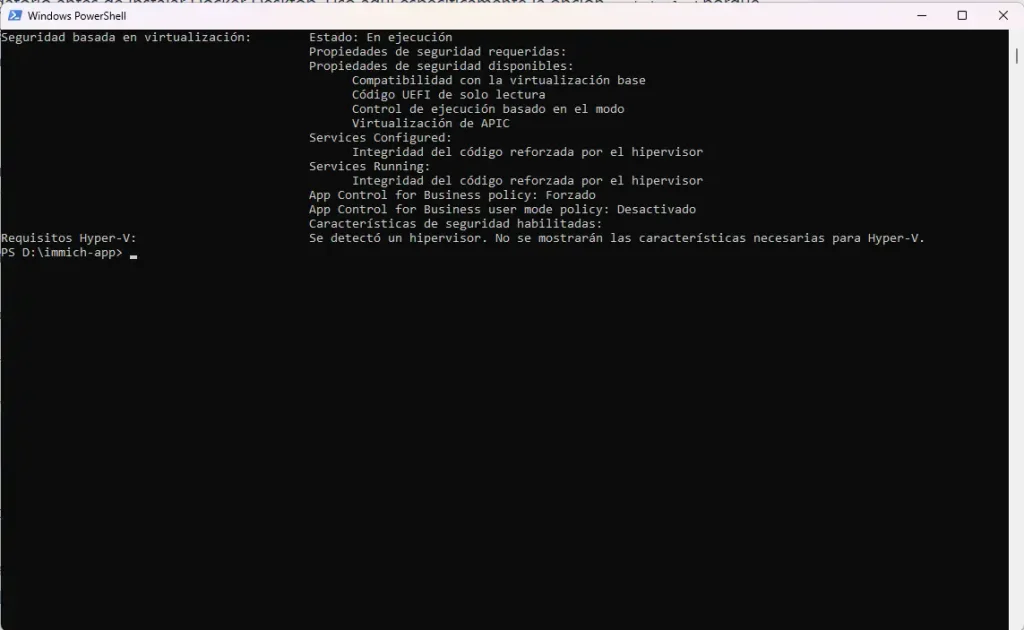 Salida del comando systeminfo confirmando que la virtualización por hardware está activa en Windows