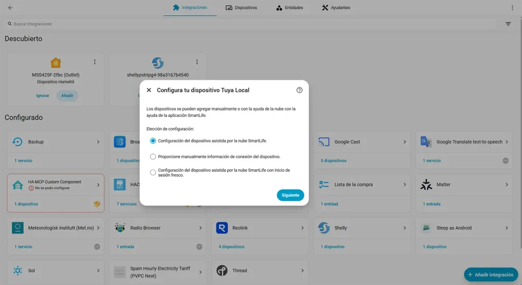 Ventana Configura tu dispositivo Tuya Local en Home Assistant con las tres opciones de configuración y la asistida por la nube SmartLife seleccionada